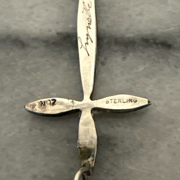 Zuni handmade & signed by artist 925 sterling silver Cross Pendant - Picture 7 of 16